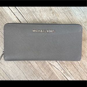 Michael Kors Saffiano Wallet